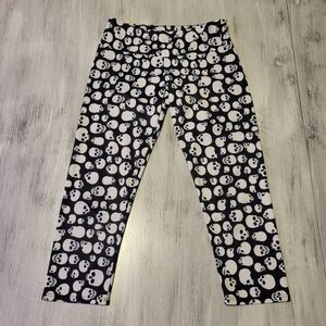 Onzie Skull Patterned Cropped Leggings